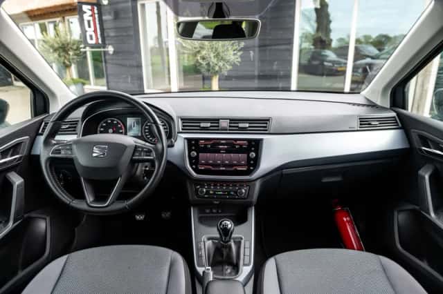 SEAT Arona (2018) thumbnail 4
