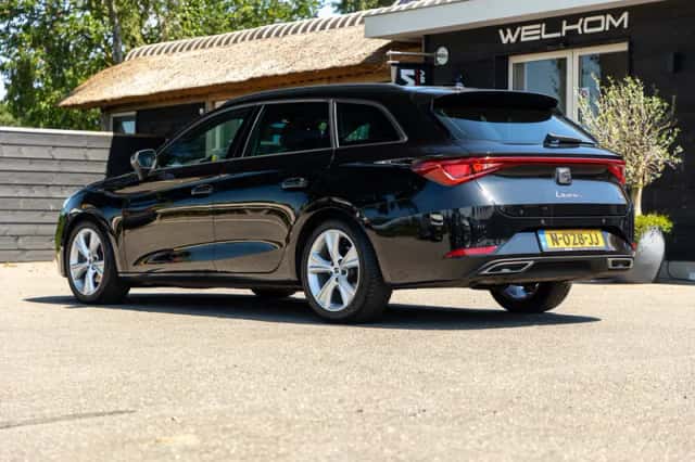SEAT Leon Sportstourer (2021) thumbnail 2