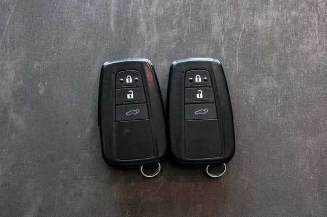 Toyota RAV4 (2021) thumbnail 4