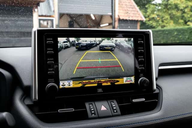 Toyota RAV4 (2021) thumbnail 6