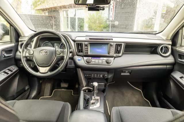 Toyota RAV4 (2017) thumbnail 5