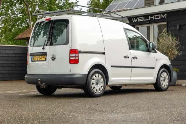 Volkswagen Caddy (2013) thumbnail 3