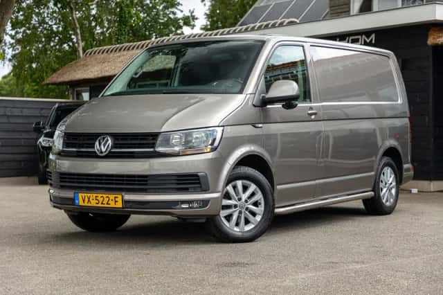 Volkswagen Transporter (2016) thumbnail 1