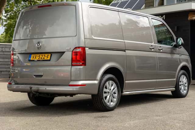 Volkswagen Transporter (2016) thumbnail 3