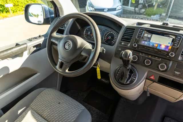 Volkswagen Transporter (2011) thumbnail 2