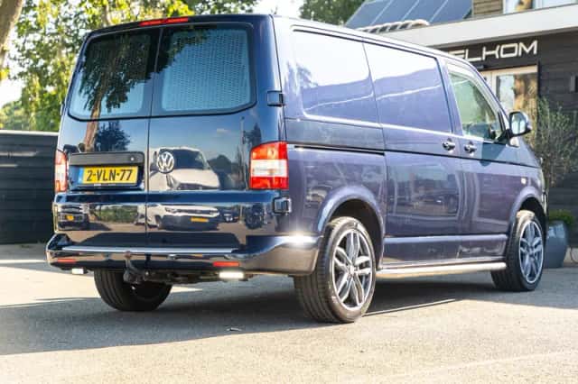 Volkswagen Transporter (2011) thumbnail 3