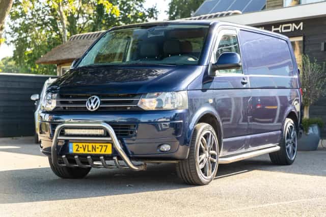 Volkswagen Transporter (2011) thumbnail 5