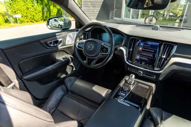 Volvo V60 (2019) thumbnail 2