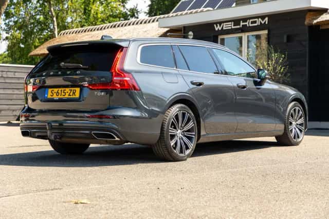Volvo V60 (2019) thumbnail 3