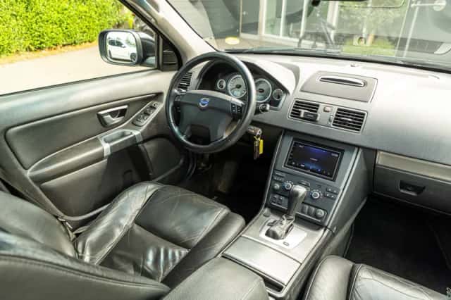 Volvo XC90 (2011) thumbnail 2
