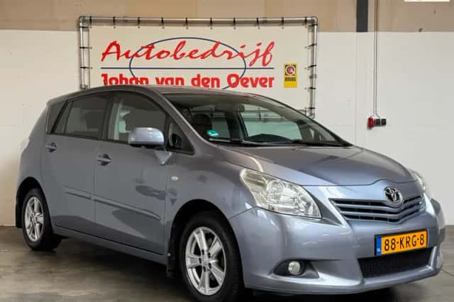 Toyota Verso (2010) thumbnail 1