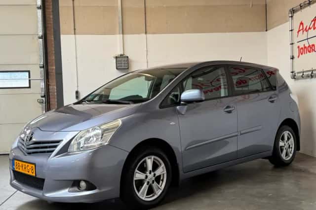 Toyota Verso (2010) thumbnail 4