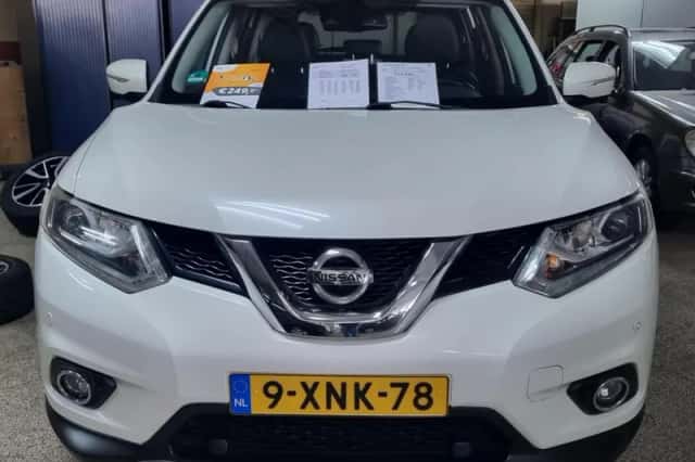 Nissan X-Trail (2014) thumbnail 3
