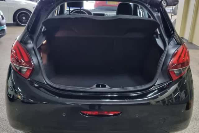 Peugeot 208 (2017) thumbnail 6