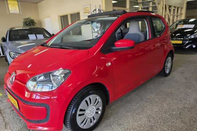 Volkswagen Up! (2015) thumbnail 1