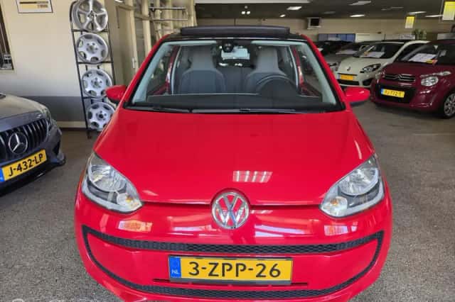 Volkswagen Up! (2015) thumbnail 2