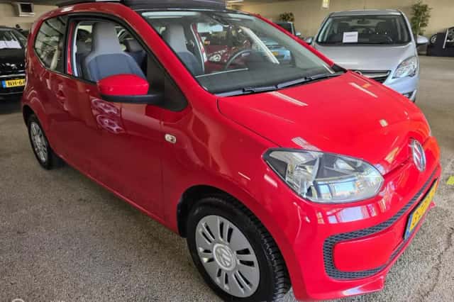 Volkswagen Up! (2015) thumbnail 3