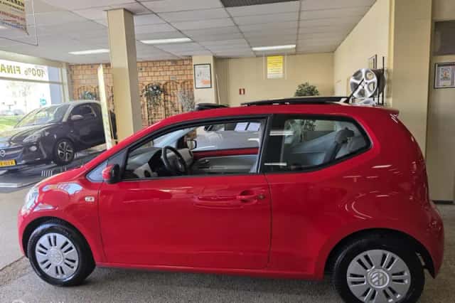 Volkswagen Up! (2015) thumbnail 4