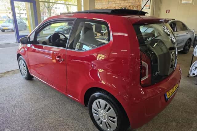 Volkswagen Up! (2015) thumbnail 5