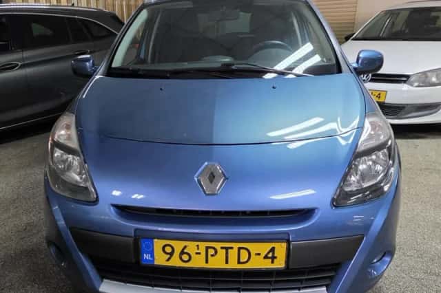 Renault Clio (2011) thumbnail 2