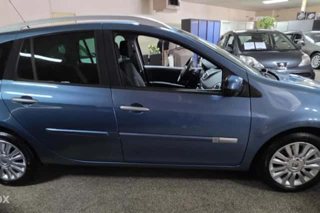 Renault Clio (2011) thumbnail 3