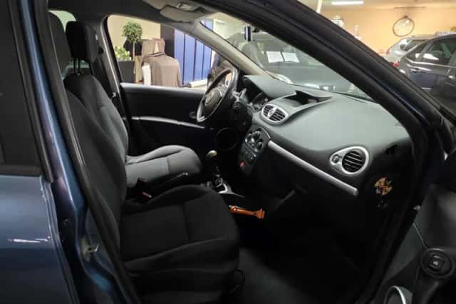 Renault Clio (2011) thumbnail 6