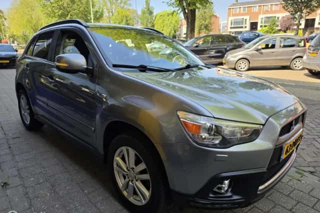 Mitsubishi ASX (2011) thumbnail 3