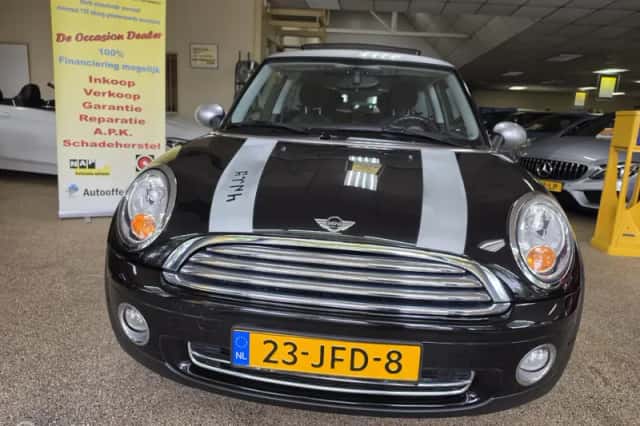 MINI Cooper (2009) thumbnail 2