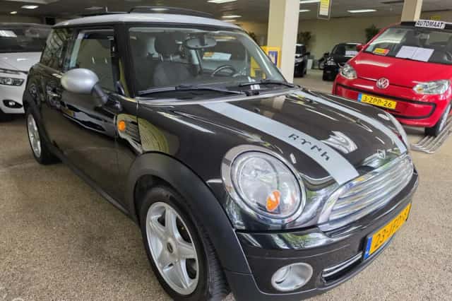 MINI Cooper (2009) thumbnail 3