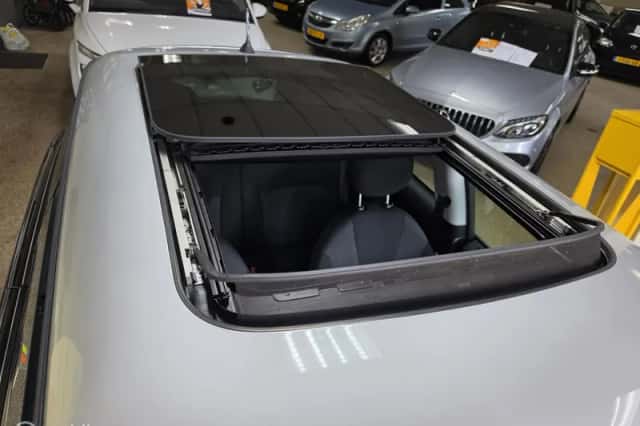 MINI Cooper (2009) thumbnail 4