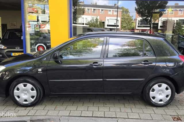 Toyota Corolla (2004) thumbnail 3
