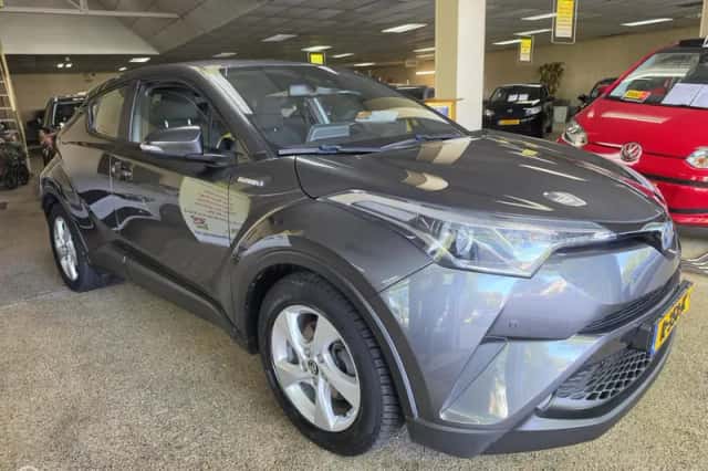 Toyota C-HR (2017) thumbnail 1