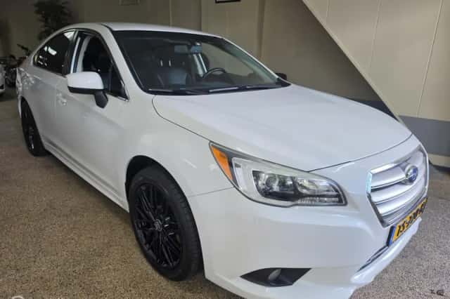 Subaru Legacy (2015) thumbnail 1