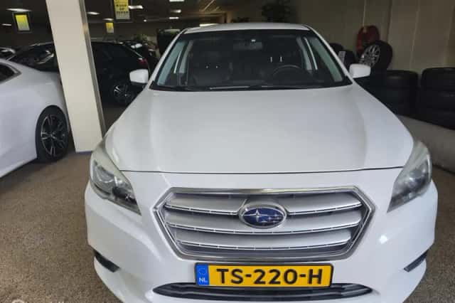 Subaru Legacy (2015) thumbnail 3