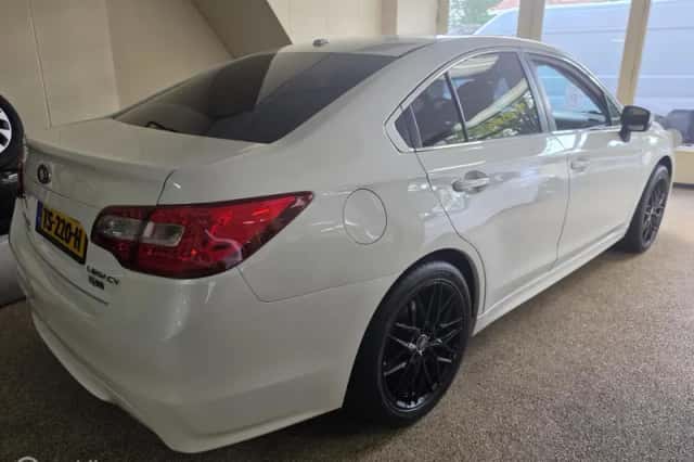 Subaru Legacy (2015) thumbnail 5