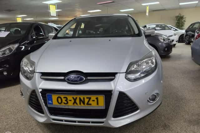 Ford Focus (2012) thumbnail 3