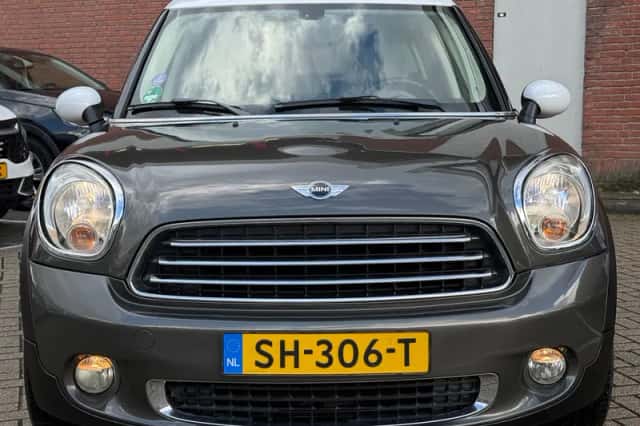 MINI Countryman (2011) thumbnail 2