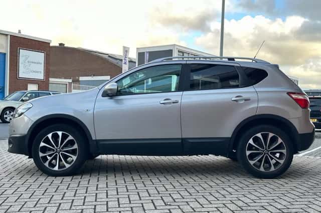 Nissan Qashqai (2012) thumbnail 4