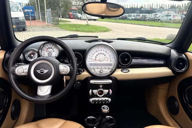MINI Cabrio (2009) thumbnail 3