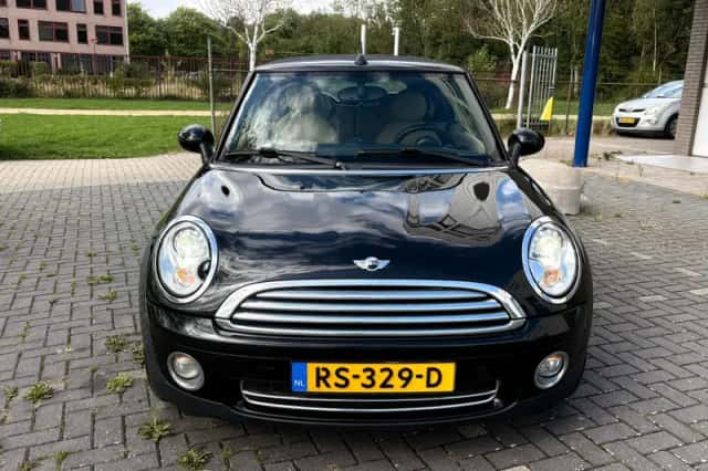 MINI Cabrio (2009) thumbnail 4