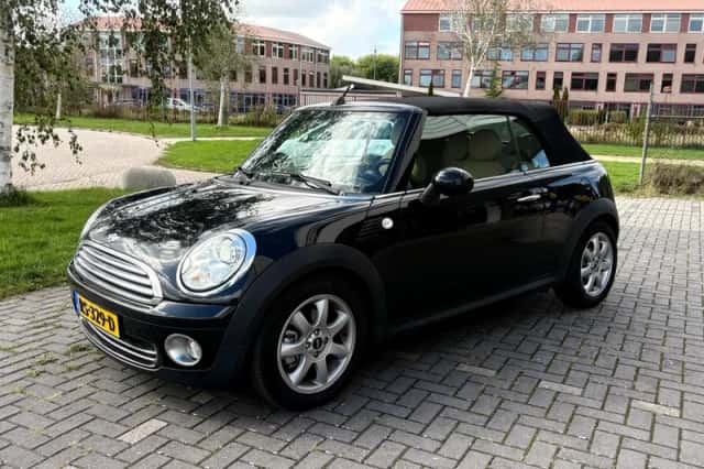 MINI Cabrio (2009) thumbnail 5