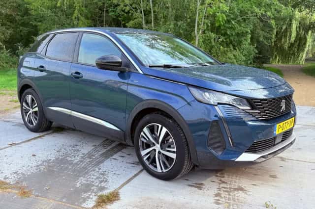 Peugeot 3008 (2022) thumbnail 1
