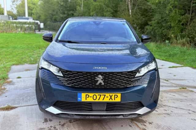 Peugeot 3008 (2022) thumbnail 3