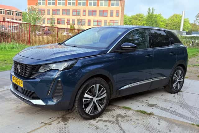 Peugeot 3008 (2022) thumbnail 4