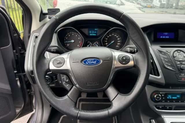 Ford Focus (2011) thumbnail 3