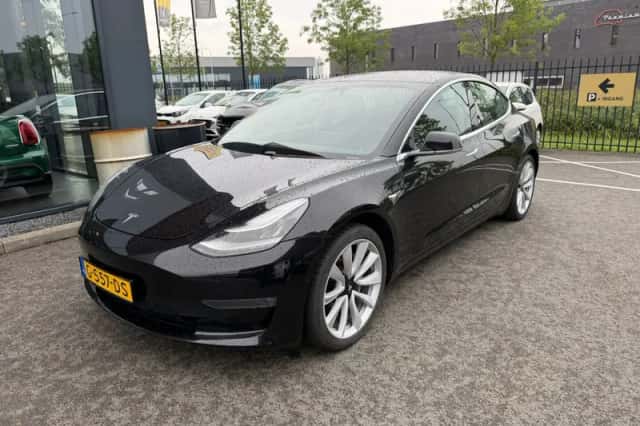 Tesla Model 3 (2019) thumbnail 2