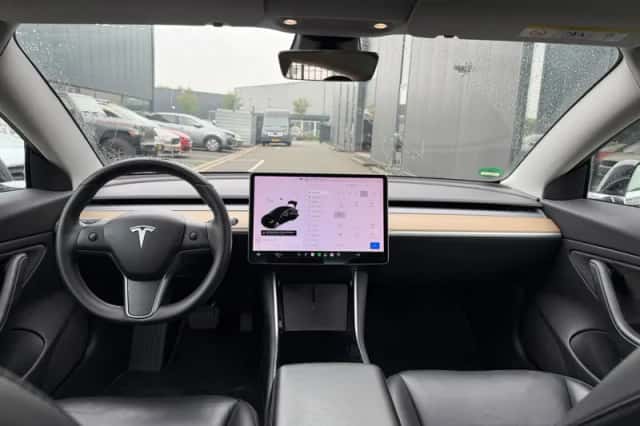 Tesla Model 3 (2019) thumbnail 3
