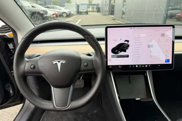 Tesla Model 3 (2019) thumbnail 5