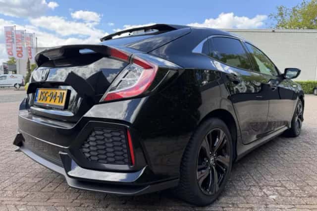 Honda Civic (2020) thumbnail 3