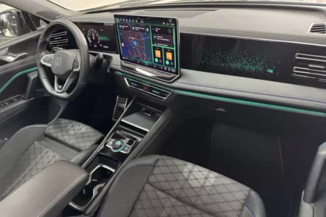 Volkswagen Tiguan (2024) thumbnail 2